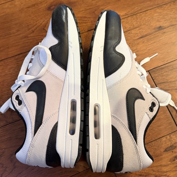 Nike White and Black Running Sneaker - Swoosh Accent - Picture 4 of 7